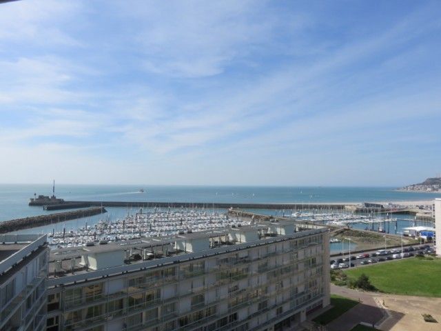 VENDU par DMI 2 Vendu par DMI LE HAVRE - RESIDENCE DE FRANCE Dernier étage - pleine vue mer 